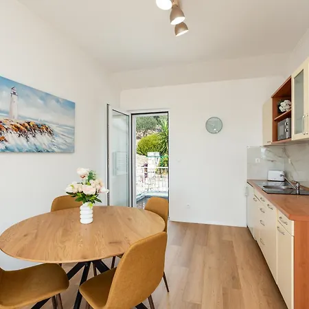 Daire Quiet Sea View Good Location With Terrace *
