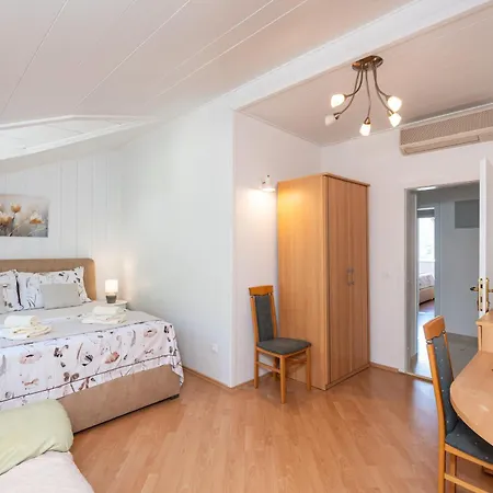 Quiet Sea View Good Location With Terrace