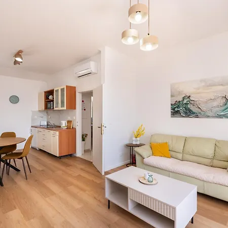 Quiet Sea View Good Location With Terrace Daire Zaton (Dubrovnik-Neretva)