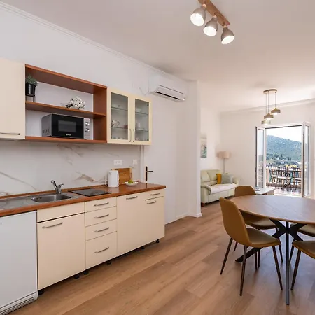 شقة Quiet Sea View Good Location With Terrace *
