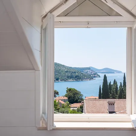 Quiet Sea View Good Location With Terrace