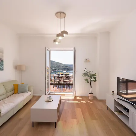 Daire Quiet Sea View Good Location With Terrace Zaton (Dubrovnik-Neretva)