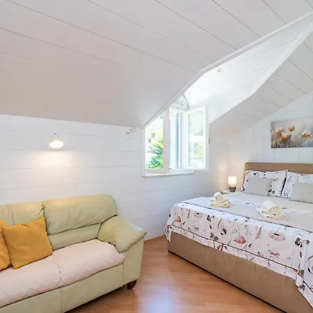 Quiet Sea View Good Location With Terrace Daire *