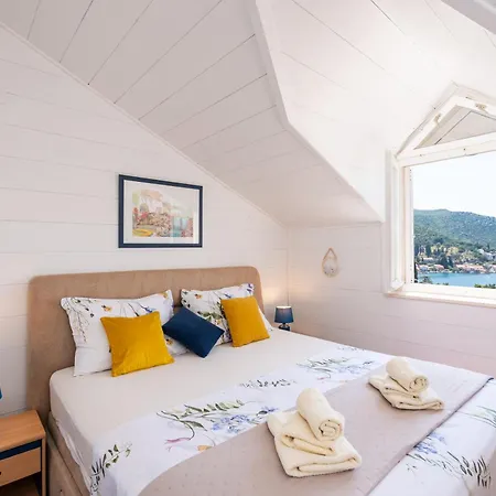 Quiet Sea View Good Location With Terrace
