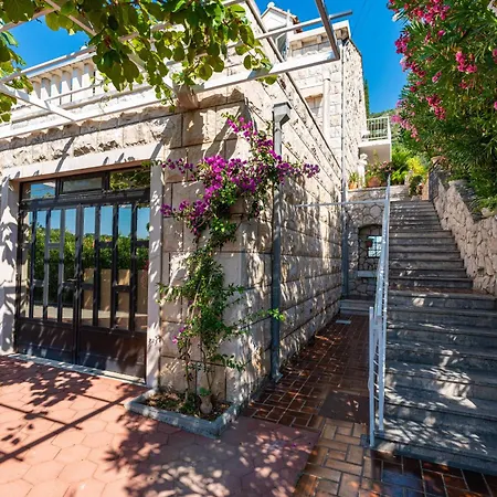 Quiet Sea View Good Location With Terrace