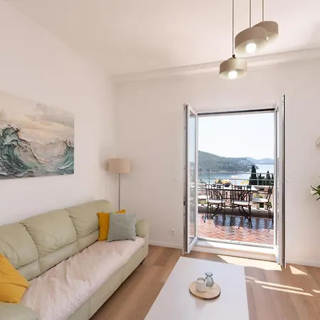 Quiet Sea View Good Location With Terrace