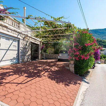 Daire Quiet Sea View Good Location With Terrace
